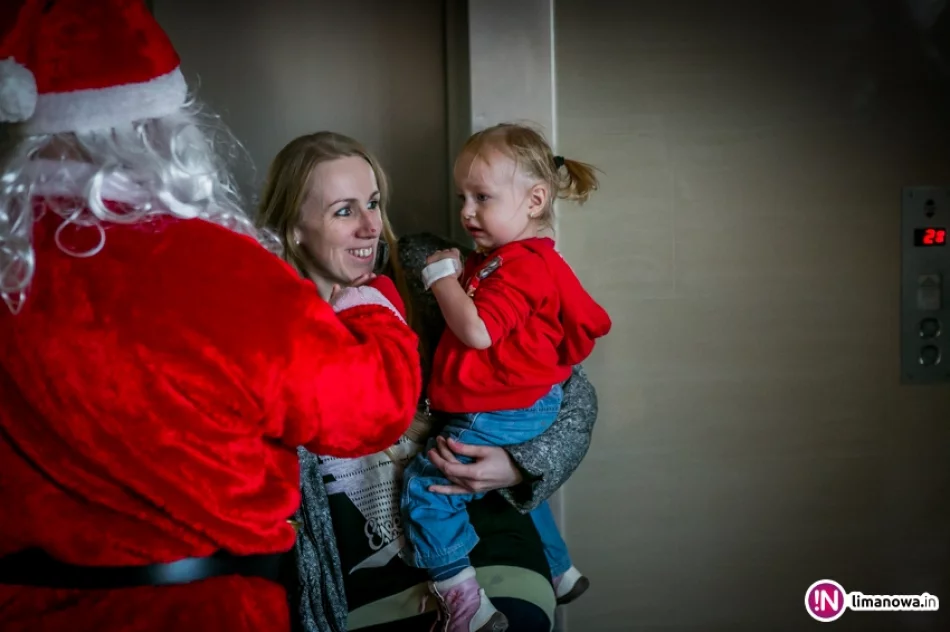 Święty Mikołaj u małych pacjentów w limanowskim szpitalu (2016) - zdjęcie 3