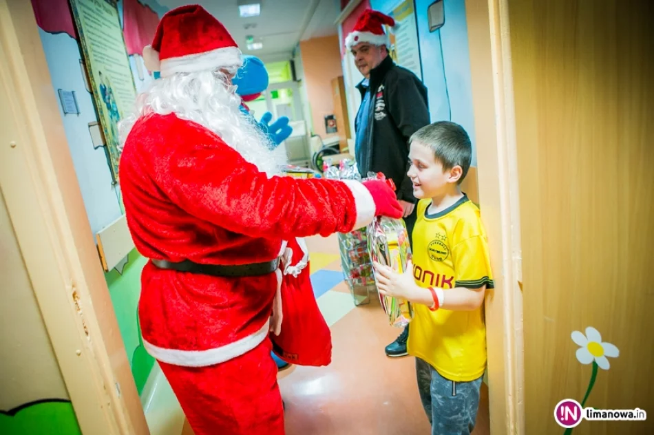 Święty Mikołaj u małych pacjentów w limanowskim szpitalu (2016) - zdjęcie 5