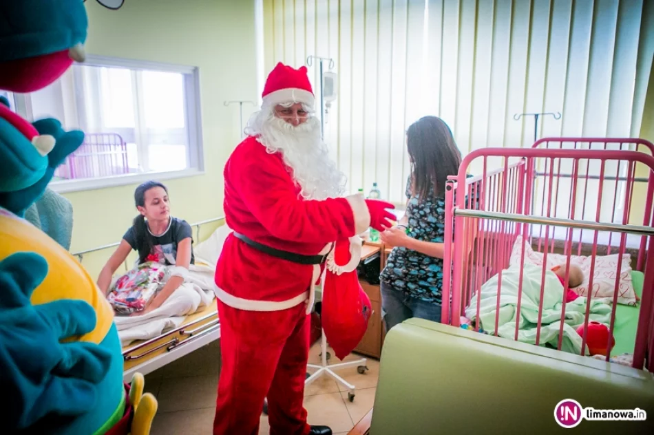 Święty Mikołaj u małych pacjentów w limanowskim szpitalu (2016) - zdjęcie 9