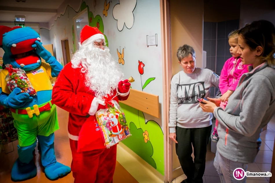 Święty Mikołaj u małych pacjentów w limanowskim szpitalu (2016) - zdjęcie 13