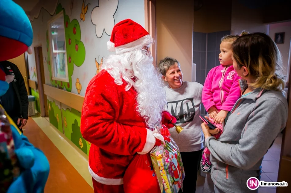 Święty Mikołaj u małych pacjentów w limanowskim szpitalu (2016) - zdjęcie 14