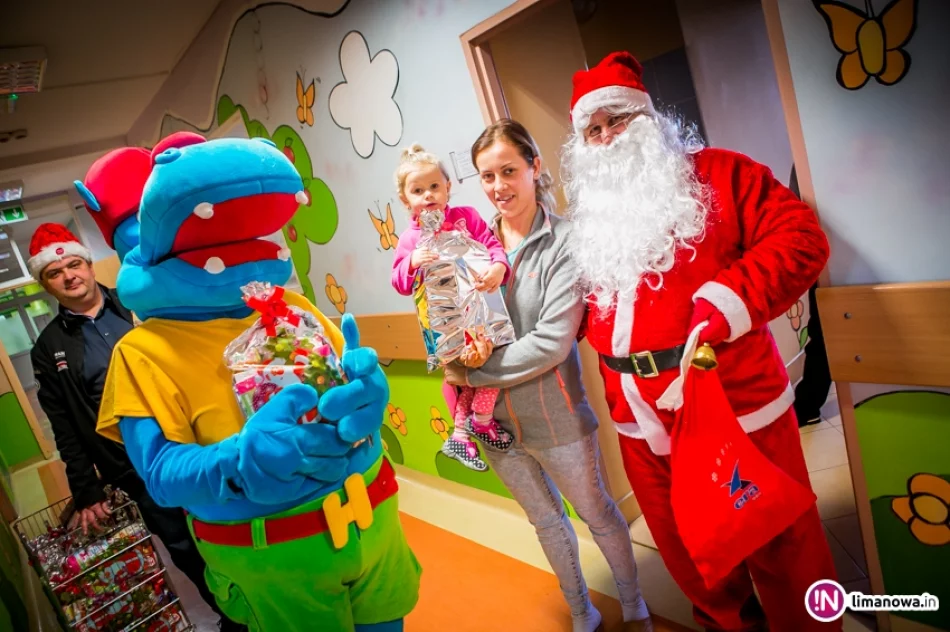 Święty Mikołaj u małych pacjentów w limanowskim szpitalu (2016) - zdjęcie 15