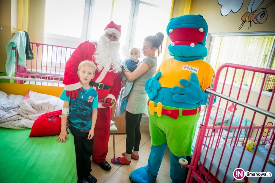 Święty Mikołaj u małych pacjentów w limanowskim szpitalu (2016) - zdjęcie 17