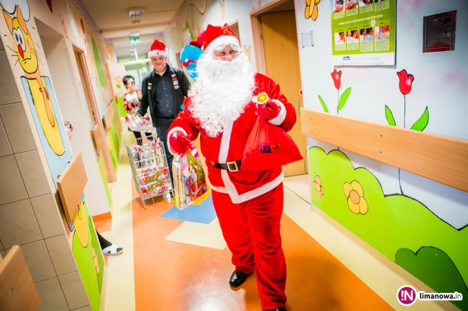 Święty Mikołaj u małych pacjentów w limanowskim szpitalu (2016) - zdjęcie 19