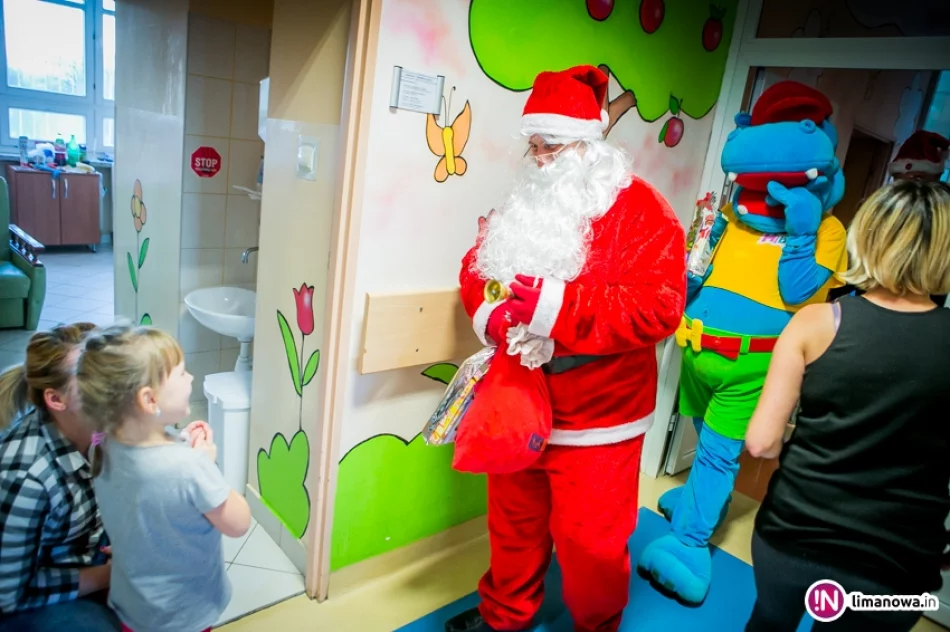 Święty Mikołaj u małych pacjentów w limanowskim szpitalu (2016) - zdjęcie 20