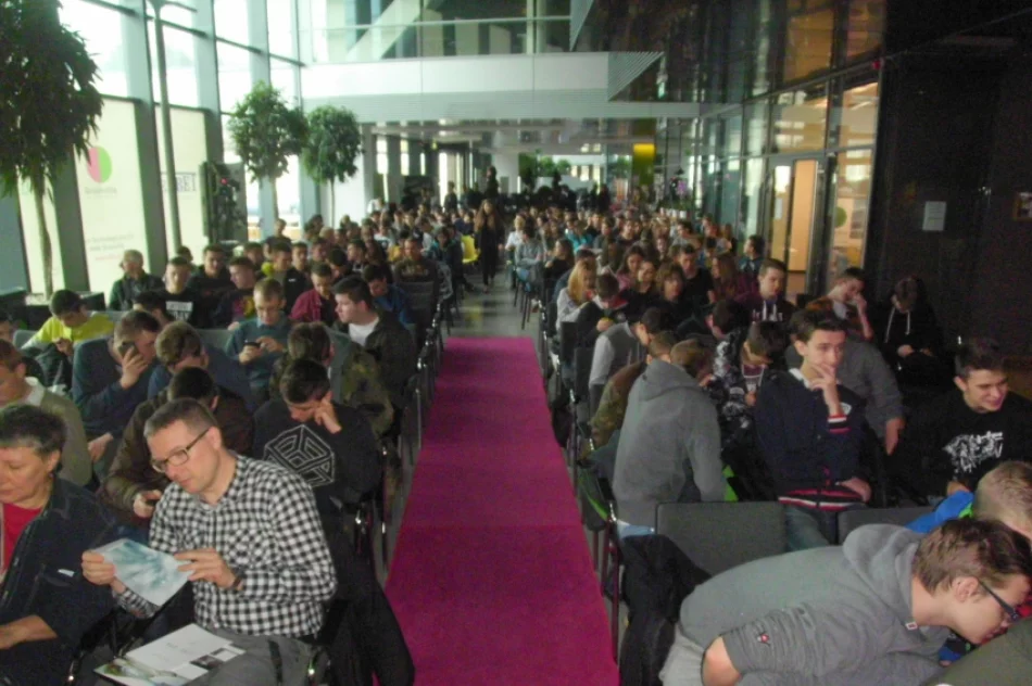 Młodzież wśród nowych technologii - zdjęcie 5