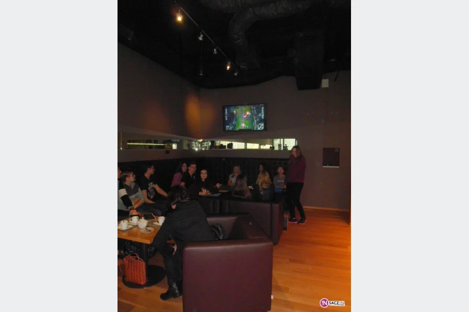 Młodzież wśród nowych technologii - zdjęcie 10