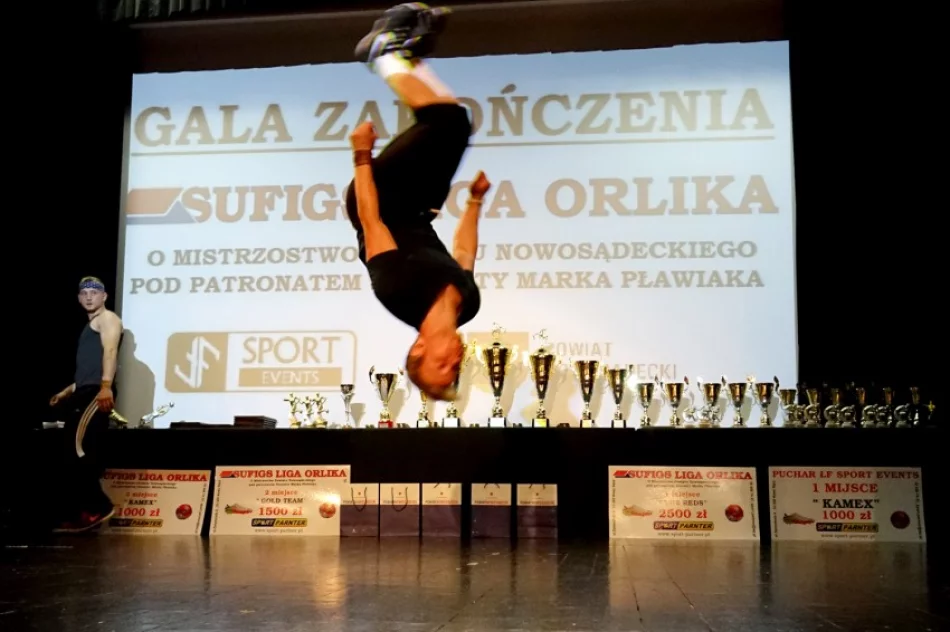 The Reds piłkarskim Mistrzem Powiatu! - zdjęcie 2