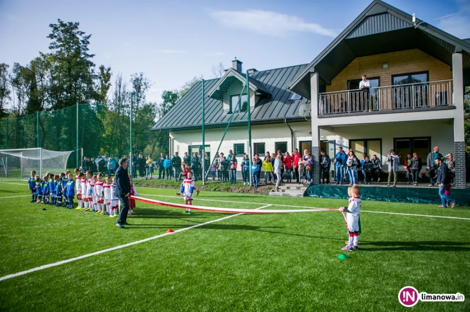 Otwarcie zmodernizowanego boiska KS "Sokół" Słopnice - zdjęcie 2