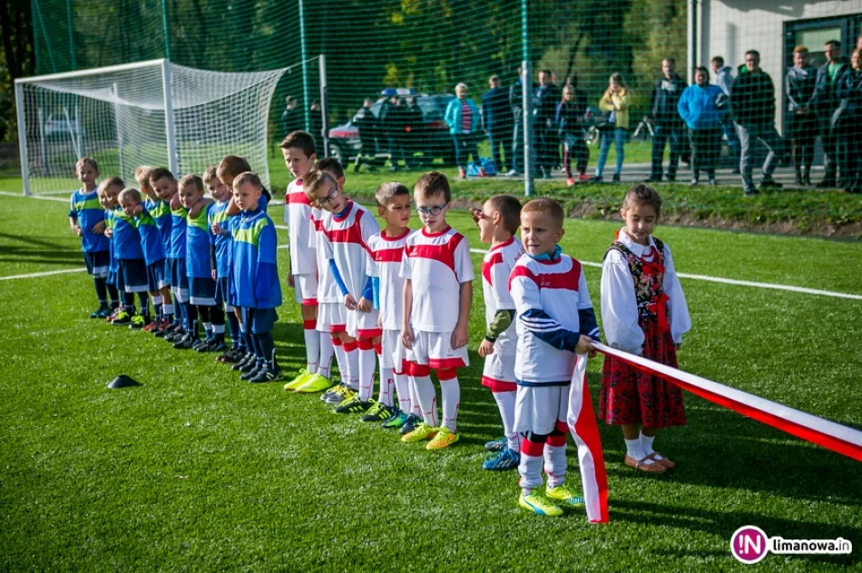 Otwarcie zmodernizowanego boiska KS "Sokół" Słopnice - zdjęcie 3