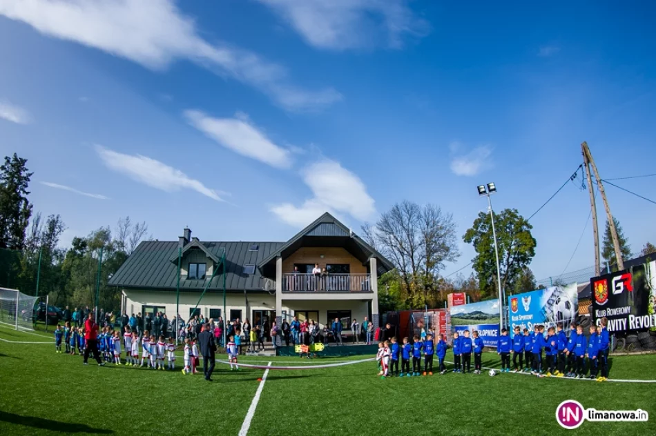 Otwarcie zmodernizowanego boiska KS "Sokół" Słopnice - zdjęcie 5