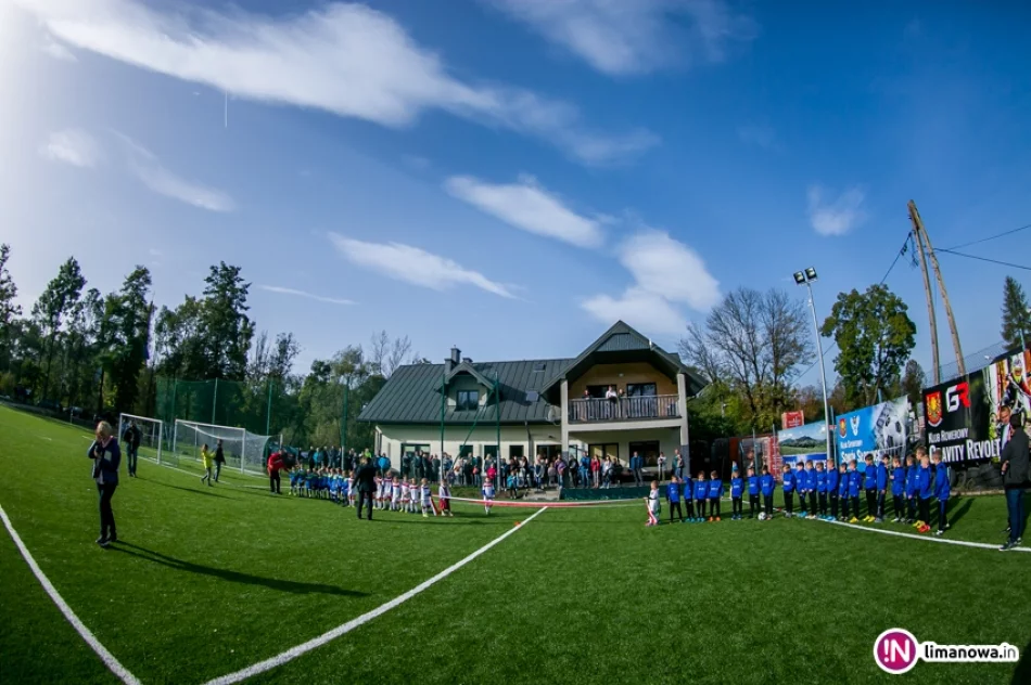 Otwarcie zmodernizowanego boiska KS "Sokół" Słopnice - zdjęcie 6