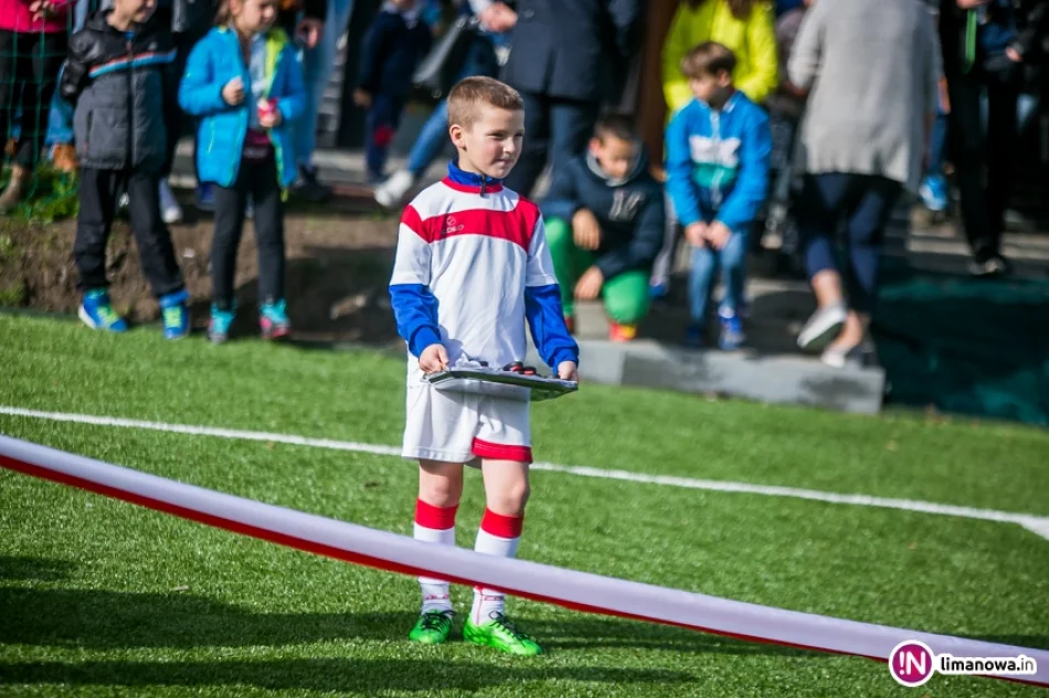 Otwarcie zmodernizowanego boiska KS "Sokół" Słopnice - zdjęcie 8