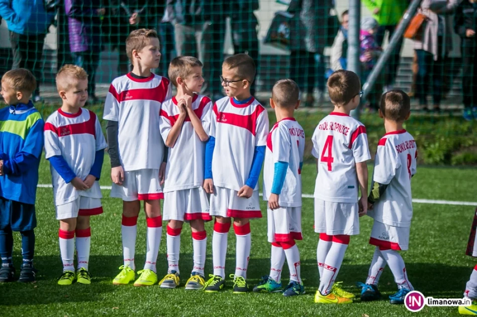 Otwarcie zmodernizowanego boiska KS "Sokół" Słopnice - zdjęcie 9