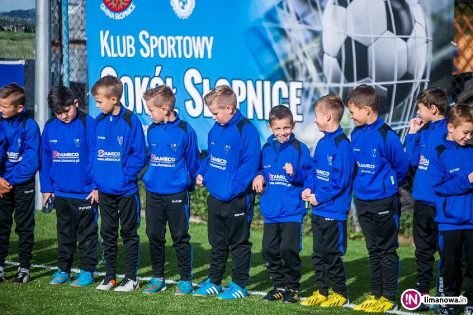 Otwarcie zmodernizowanego boiska KS "Sokół" Słopnice - zdjęcie 12