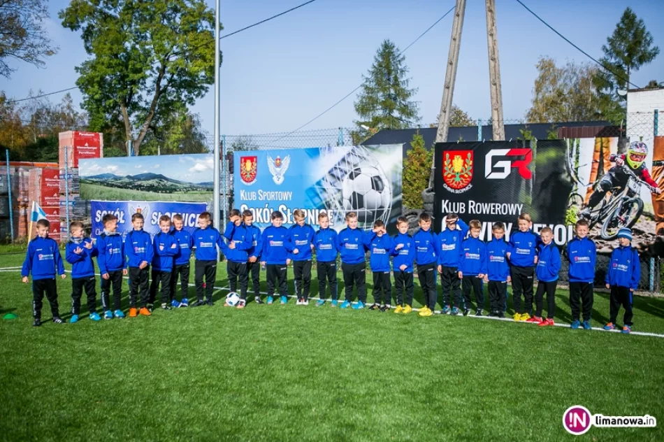 Otwarcie zmodernizowanego boiska KS "Sokół" Słopnice - zdjęcie 13