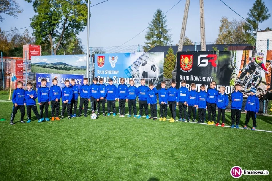 Otwarcie zmodernizowanego boiska KS "Sokół" Słopnice - zdjęcie 15