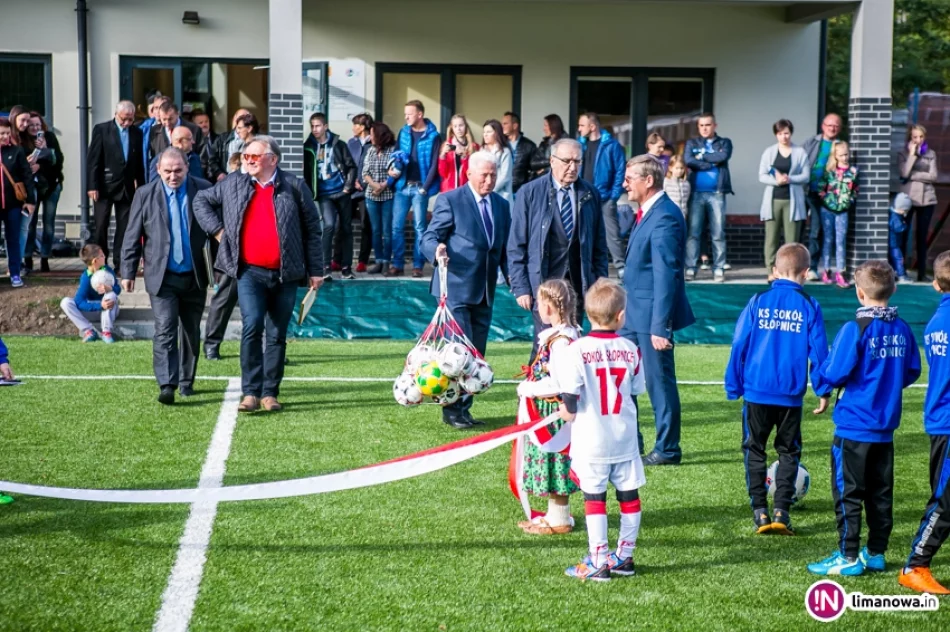 Otwarcie zmodernizowanego boiska KS "Sokół" Słopnice - zdjęcie 16