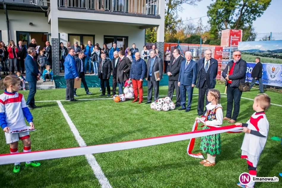 Otwarcie zmodernizowanego boiska KS "Sokół" Słopnice - zdjęcie 17
