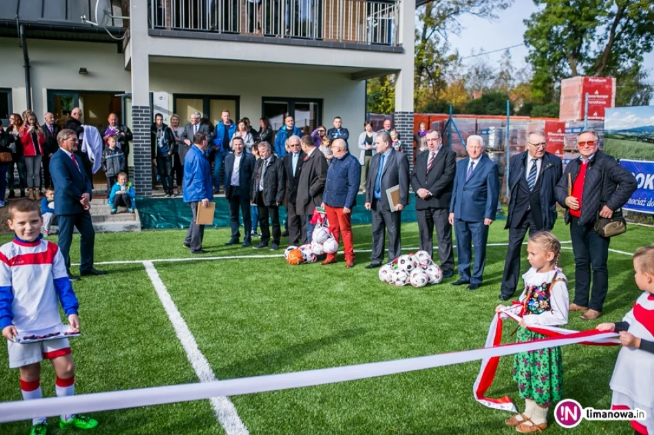 Otwarcie zmodernizowanego boiska KS "Sokół" Słopnice - zdjęcie 18