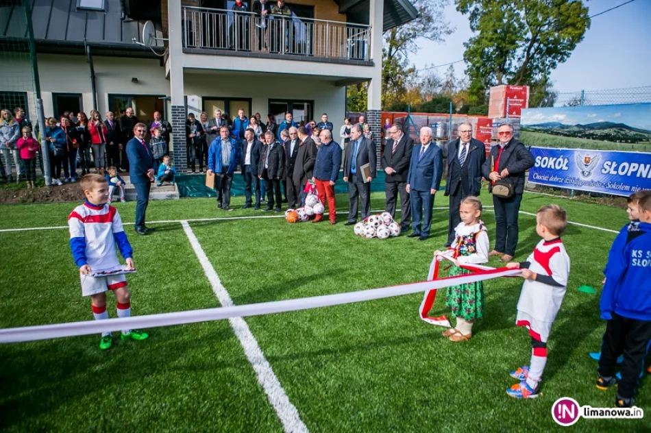 Otwarcie zmodernizowanego boiska KS "Sokół" Słopnice - zdjęcie 19