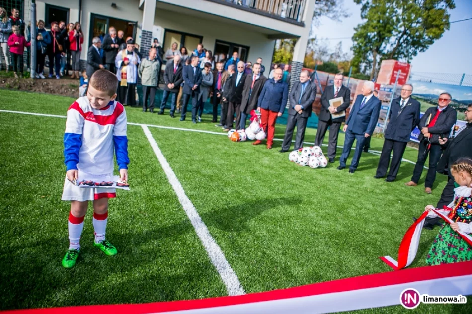 Otwarcie zmodernizowanego boiska KS "Sokół" Słopnice - zdjęcie 20