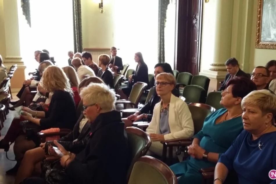 "Nauczyciel nie gromadzi, ale żyje dla innych" - zdjęcie 9