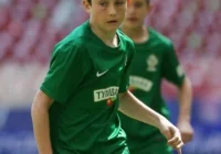 Młody zawodnik w piłkarskiej Kadrze Polski - zdjęcie główne