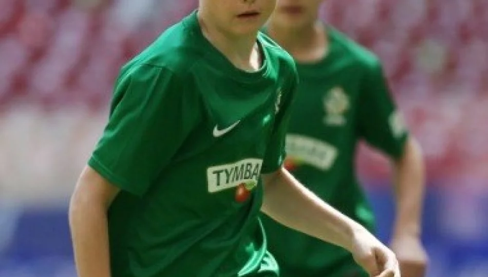 Młody zawodnik w piłkarskiej Kadrze Polski - zdjęcie 1