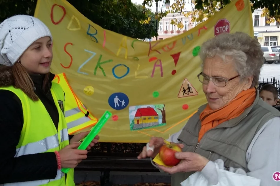 Przy pogodzie, niepogodzie, noś odblaski bo są w modzie! - zdjęcie 2