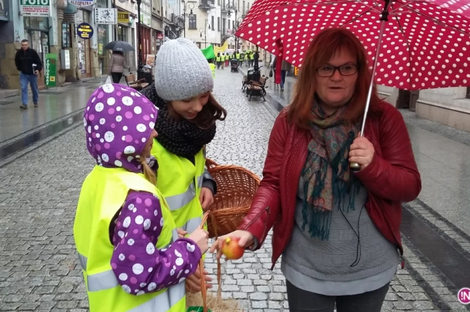 Przy pogodzie, niepogodzie, noś odblaski bo są w modzie! - zdjęcie 3