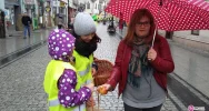 Przy pogodzie, niepogodzie, noś odblaski bo są w modzie! - zdjęcie 3