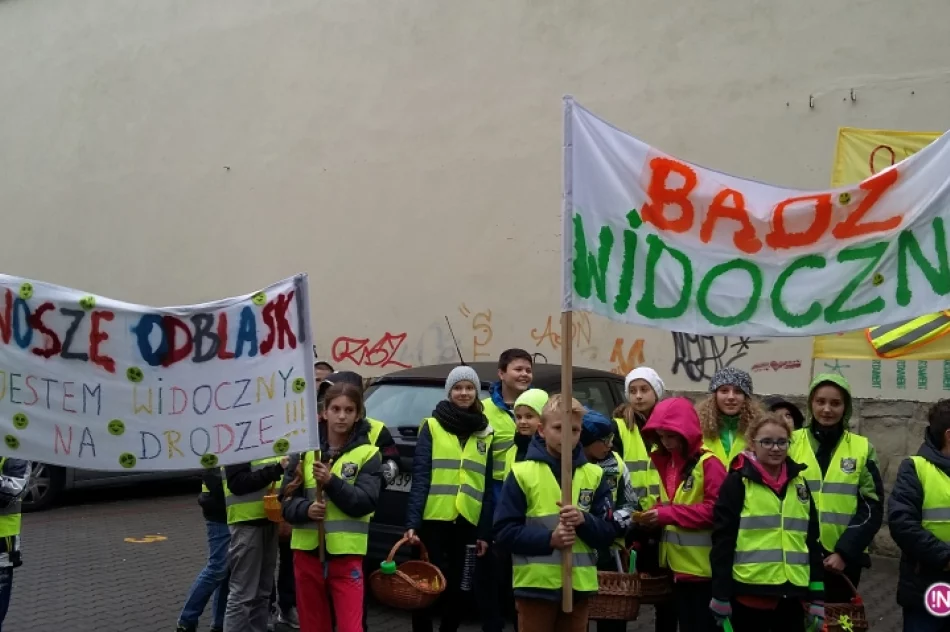 Przy pogodzie, niepogodzie, noś odblaski bo są w modzie! - zdjęcie 11