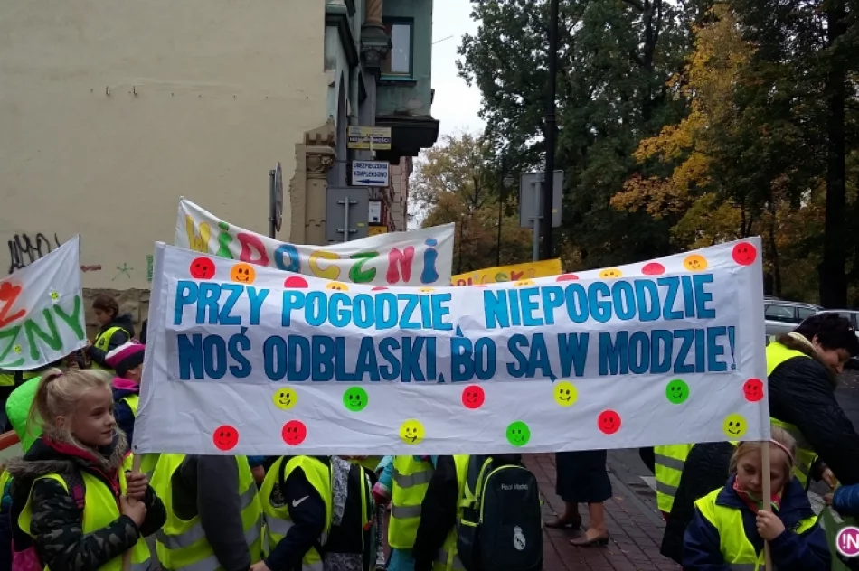 Przy pogodzie, niepogodzie, noś odblaski bo są w modzie! - zdjęcie 13