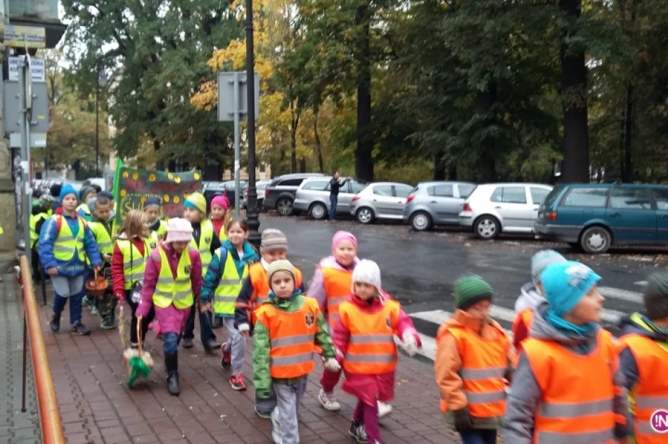 Przy pogodzie, niepogodzie, noś odblaski bo są w modzie! - zdjęcie 14