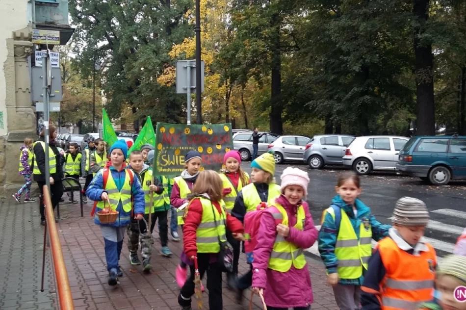Przy pogodzie, niepogodzie, noś odblaski bo są w modzie! - zdjęcie 15