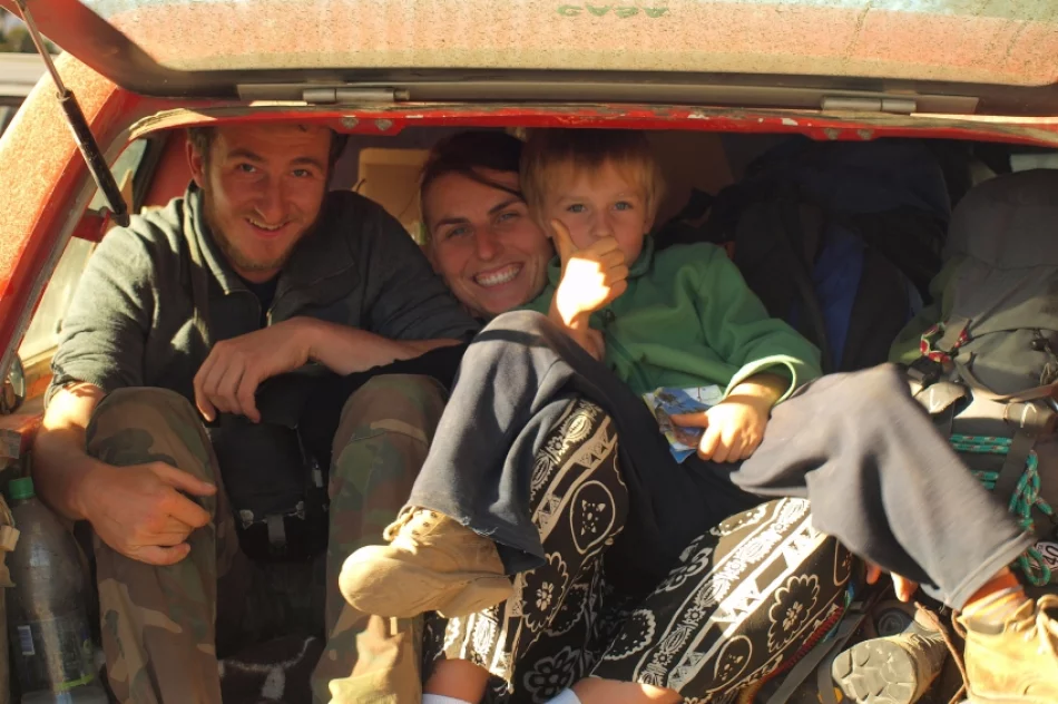 W dwudrzwiowej szafie mają cały dobytek - zdjęcie 11