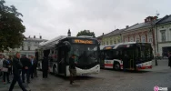 Porzucili samochody dla autobusu - zdjęcie 1