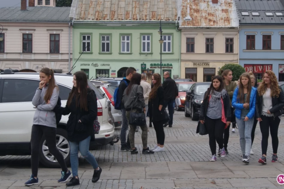Porzucili samochody dla autobusu - zdjęcie 2