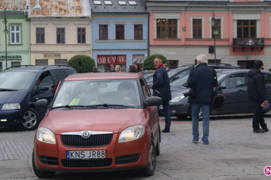 Porzucili samochody dla autobusu - zdjęcie 4