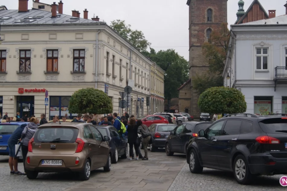 Porzucili samochody dla autobusu - zdjęcie 8