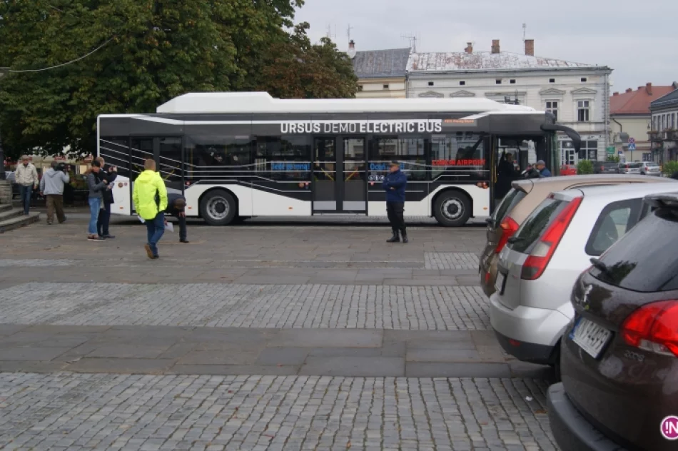 Porzucili samochody dla autobusu - zdjęcie 9