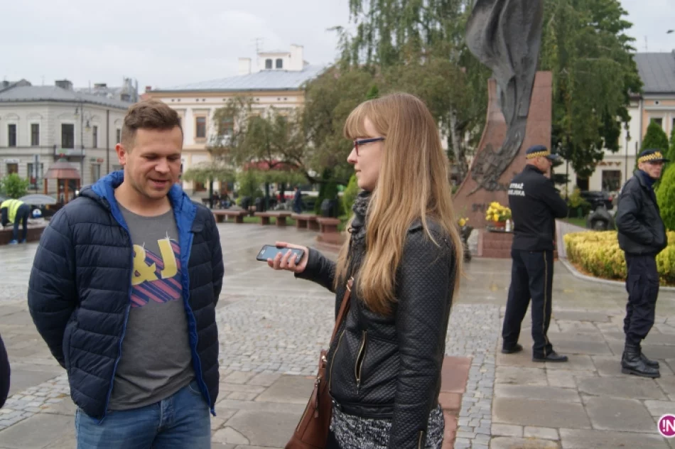 Porzucili samochody dla autobusu - zdjęcie 12