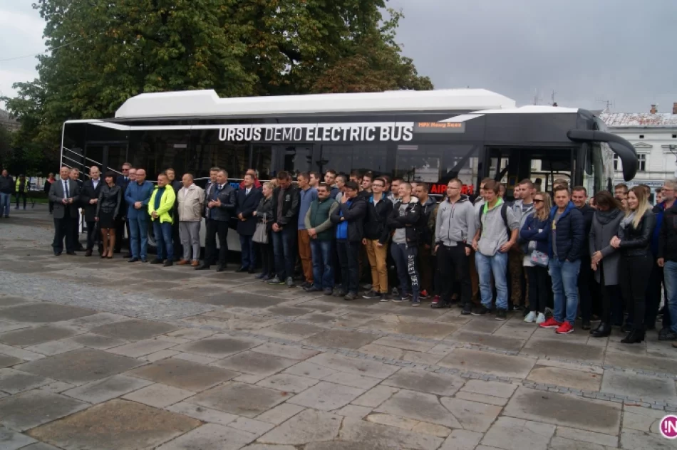 Porzucili samochody dla autobusu - zdjęcie 16