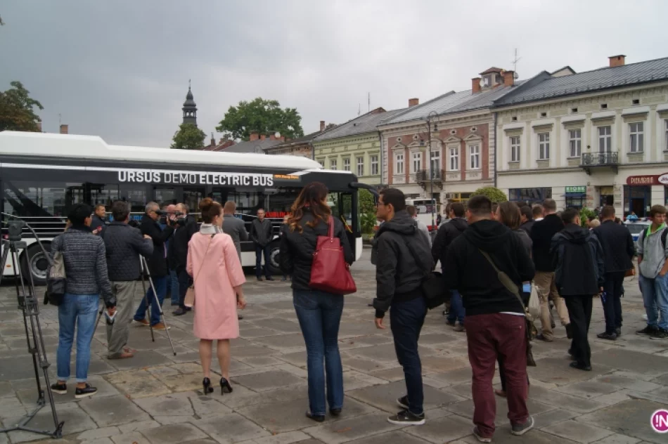 Porzucili samochody dla autobusu - zdjęcie 17