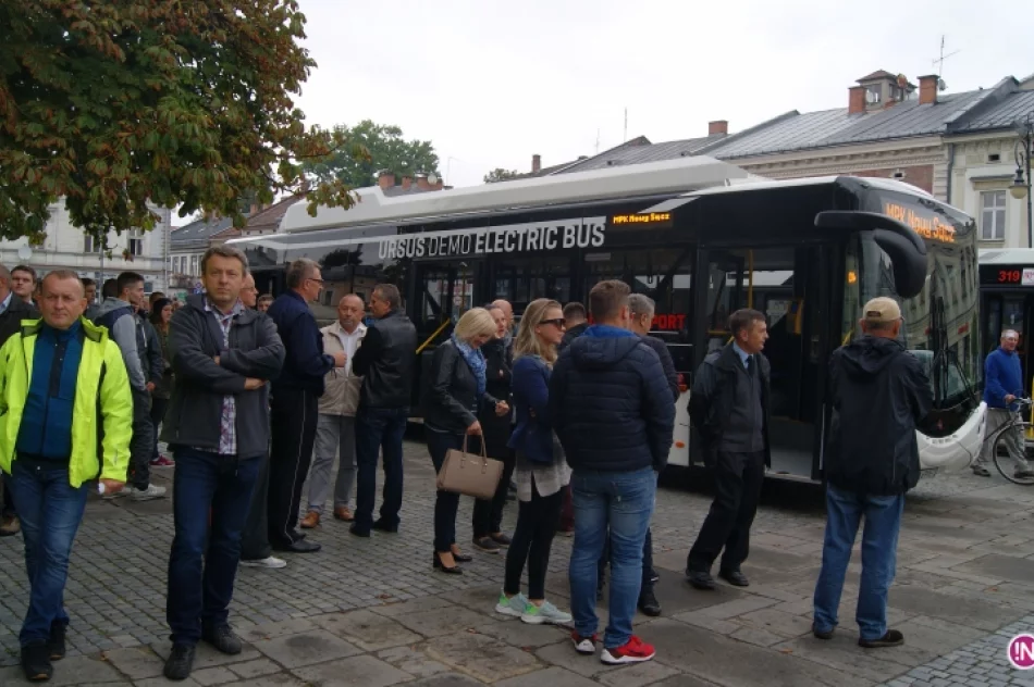 Porzucili samochody dla autobusu - zdjęcie 19