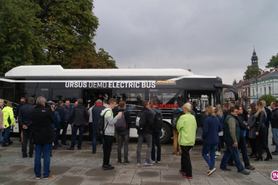 Porzucili samochody dla autobusu - zdjęcie 20