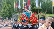 Tłumy wiernych na centralnej uroczystości odpustowej z kard. Dziwiszem (retransmisja TV Trwam) - zdjęcie 3