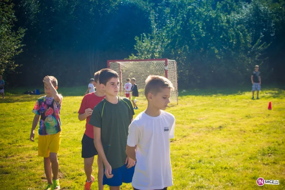 Pograli w piłkę na zakończenie wakacji - zdjęcie 5
