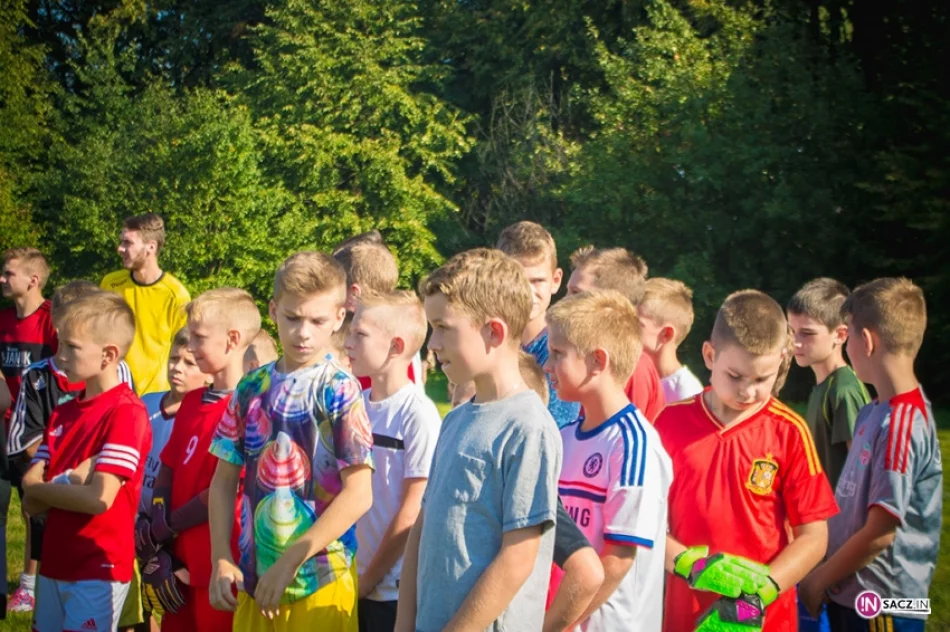 Pograli w piłkę na zakończenie wakacji - zdjęcie 7